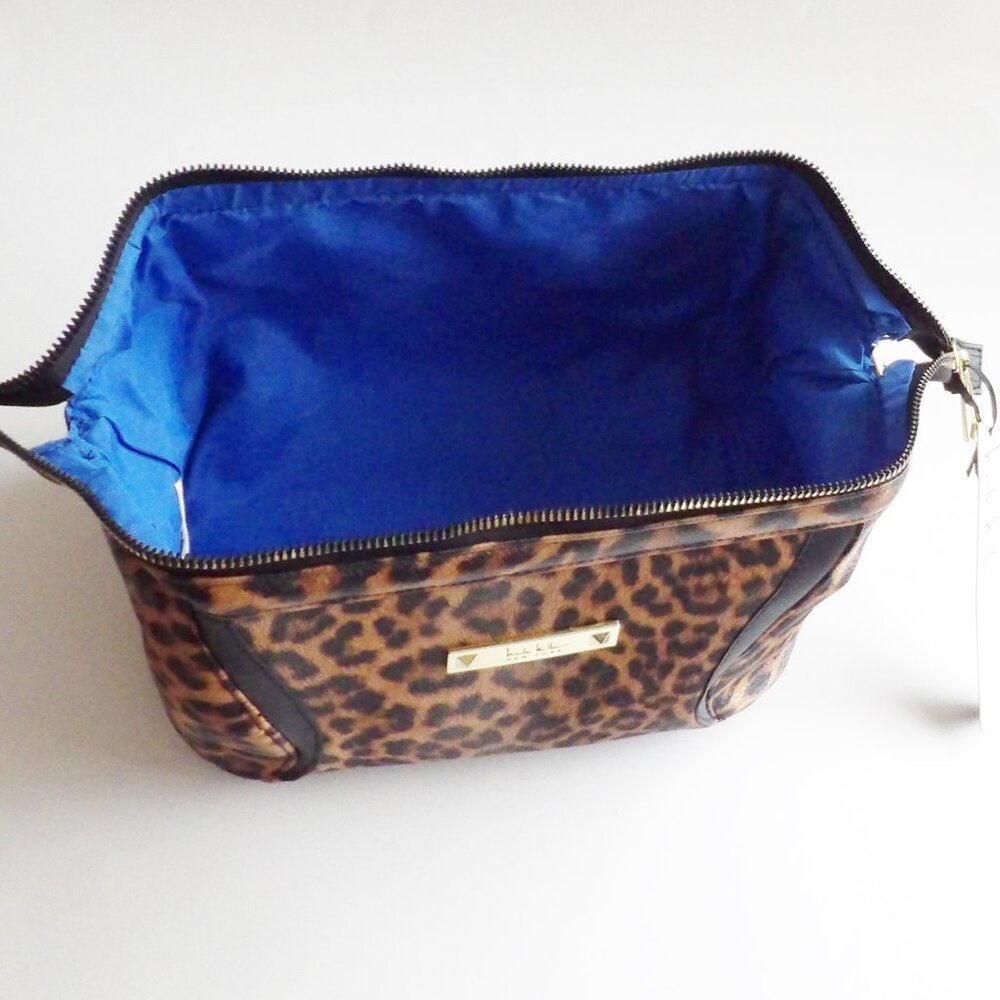 Nicole Miller Animal Print Make Up Bag Great as a Travel Toiletry Bag NWT - Picture 4 of 7